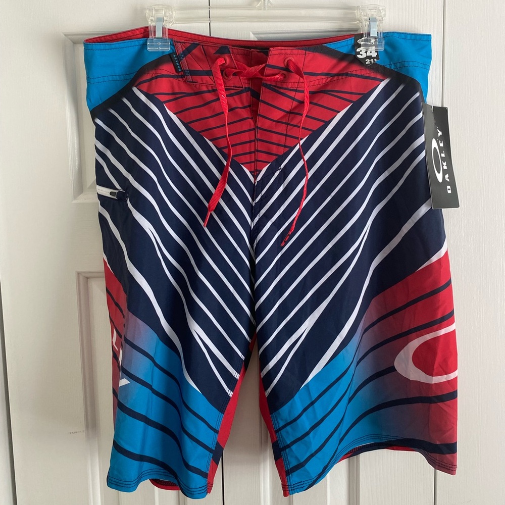 Oakley NWT men’s swim shorts. board shorts. size 34